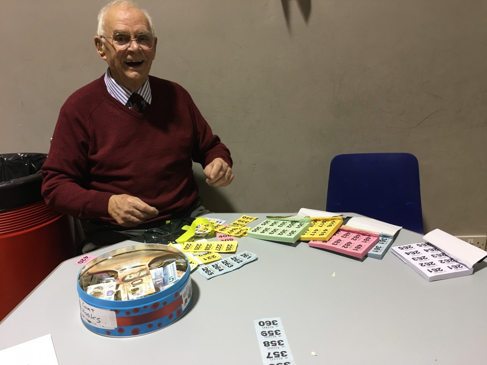 Raffle-man Tom